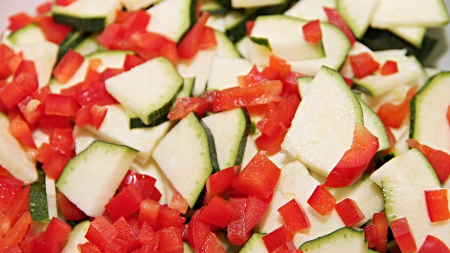 Rezeptbild für Schupfnudeln mit Möhren, Zucchini und Paprika