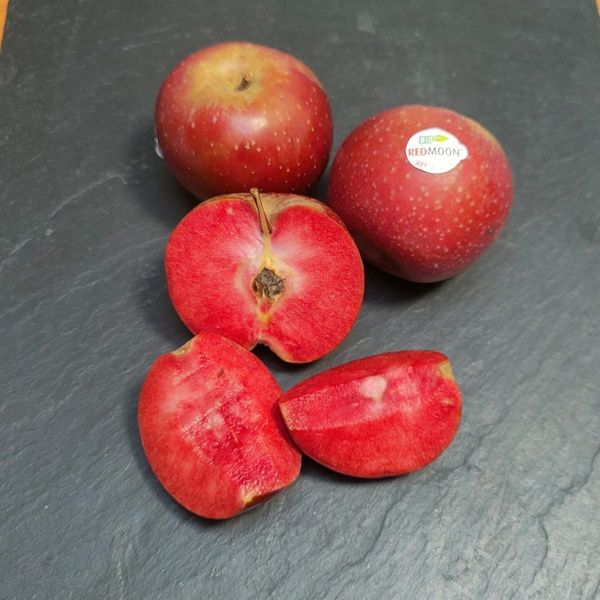 Produktfoto zu Äpfel "Red Moon", rotes Fruchtfleisch