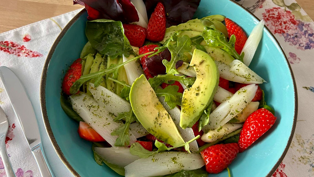 Rezeptbild für Spargelsalat mit Erdbeeren