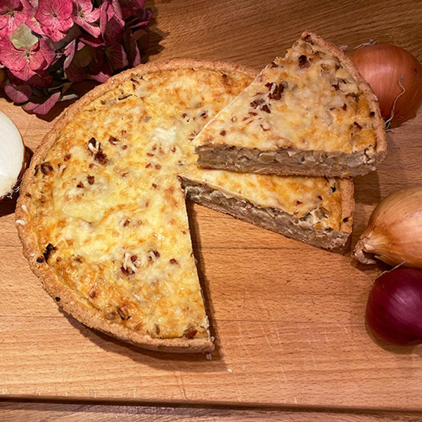 Produktfoto zu Zwiebelkuchen mit Speck