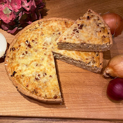 Produktfoto zu Zwiebelkuchen mit Speck