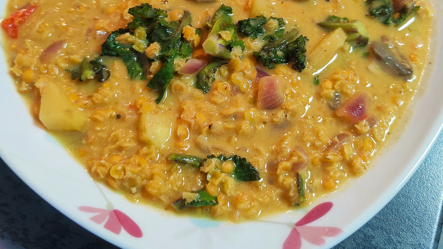 Rezeptbild für Gelbes Curry mit Linsen und Flower Sprouts